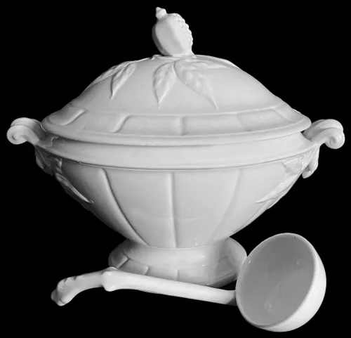 Chinese Shape | T. & R. Boote (& Co.) | Sauce or Soup Tureen Base, Lid, and Ladle | Item | 002