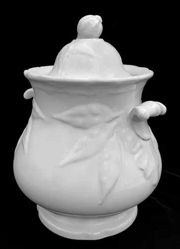 Flora (Bordered Gooseberry) | Wedgwood & Co. | Sugar Bowl with Lid | Item | 002