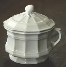 Baltic_Venables, Mann, & Co._Chamber Pot Base and Lid_Item_001