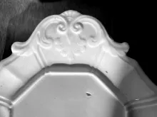 De Soto Shape_Thomas Hughes_Sauce or Soup Tureen Underplate_Handle_001