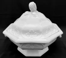 Framed Leaf_J. W. Pankhurst (& Co.)_Vegetable Tureen Base and Lid_Item_001