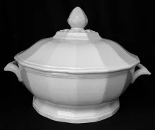 Gothic_Davenport (& Co.)_Stew or Chowder Tureen Base and Lid_Item_001