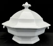 Gothic_J. W. Pankhurst (& Co.)_Vegetable Tureen Base and Lid_Item_001