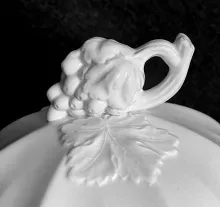Grape Octagon_John (I.) Holland_Vegetable Tureen Base and Lid_Finial_003