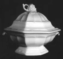 Grape Octagon_Venables, Baines, & Co._Vegetable Tureen Base and Lid_Item_001