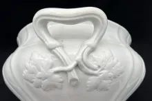 Hebe Shape_John Alcock_Sauce or Soup Tureen Base_Handle_004
