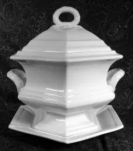 Montpelier (Gothic)_John Ridgway & Co._Sauce or Soup Tureen Base, Lid, and Underplate_Item_001