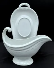 Niagara Shape (Scalloped Decagon)_J. Wedgwood_Gravy Boat and Underplate_Item_002