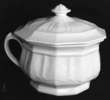 Niagara Shape (Scalloped Decagon)_Unspecified_Chamber Pot Base and Lid_Item_001
