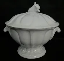 Paneled Lily_J. W. Pankhurst (& Co.)_Hot Toddy Bowl with Handles and Lid_Item_001