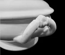 Plain Uplift | Maddock & Gater | Vegetable Tureen Base and Lid | Handle | 002