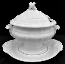 Portland Shape_Elsmore & Forster_Sauce or Soup Tureen Base, Lid, and Underplate_Item_003