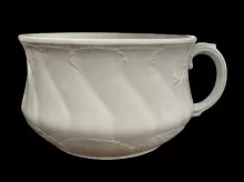 Scallop Shell Border | Mellor, Taylor, & Co. | Chamber Pot Base | Item | 001