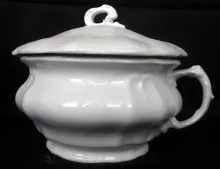 Tracery | Johnson Bros. (Late Pankhurst & Co.) | Chamber Pot Base and Lid | Item | 001