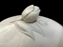 Tulip | Ridgway, Bates, & Co. | Vegetable Tureen Base and Lid | Finial | 002