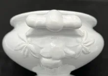 Unknown Tableware | Unspecified | Sauce or Soup Tureen Base and Lid | Handle | 003