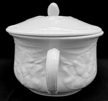 Venetia_T. & R. Boote (& Co.)_Chamber Pot Base and Lid_Handle_002